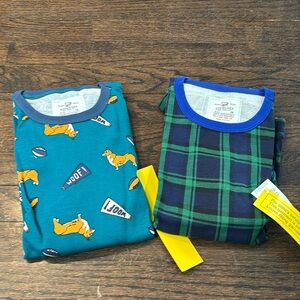 Two pair - Crewcuts long sleeve boys pajamas
New in package
Size 10